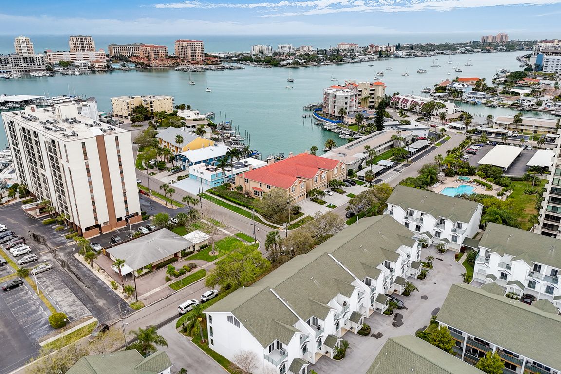 Island Way 202-048