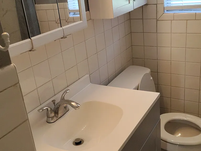 5692 N Lewis Ave — Photo 9