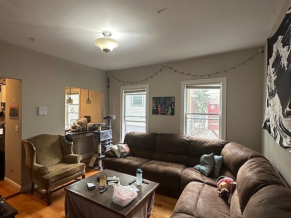 5th image of 171 Walnut St APT 2