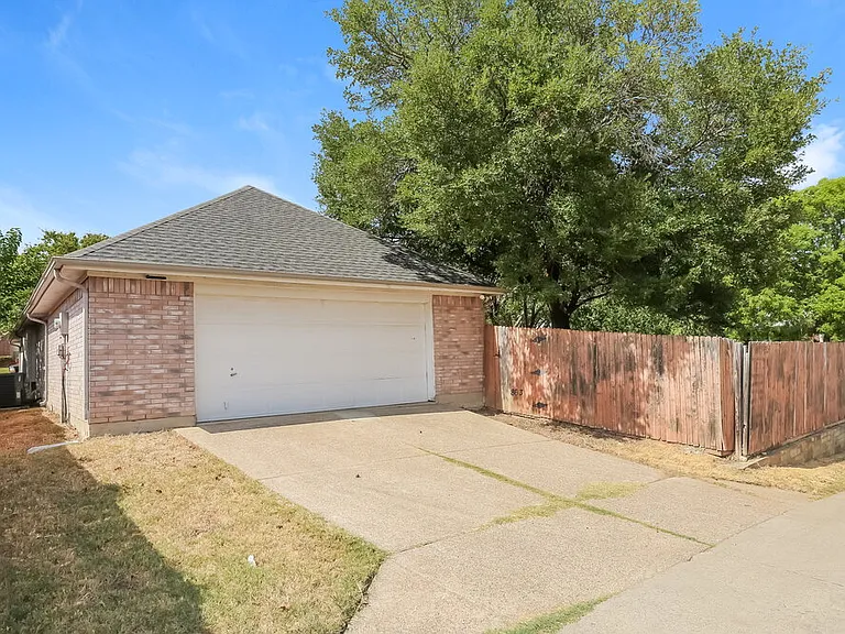 863 Sonora Ln — Photo 15
