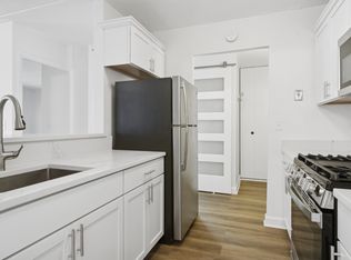 300 W Fullerton Ave APT 320, Addison, IL 60101