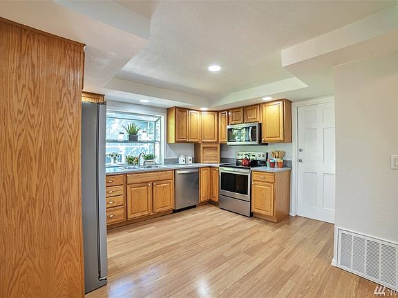 5th image of 131 28th Ave SE