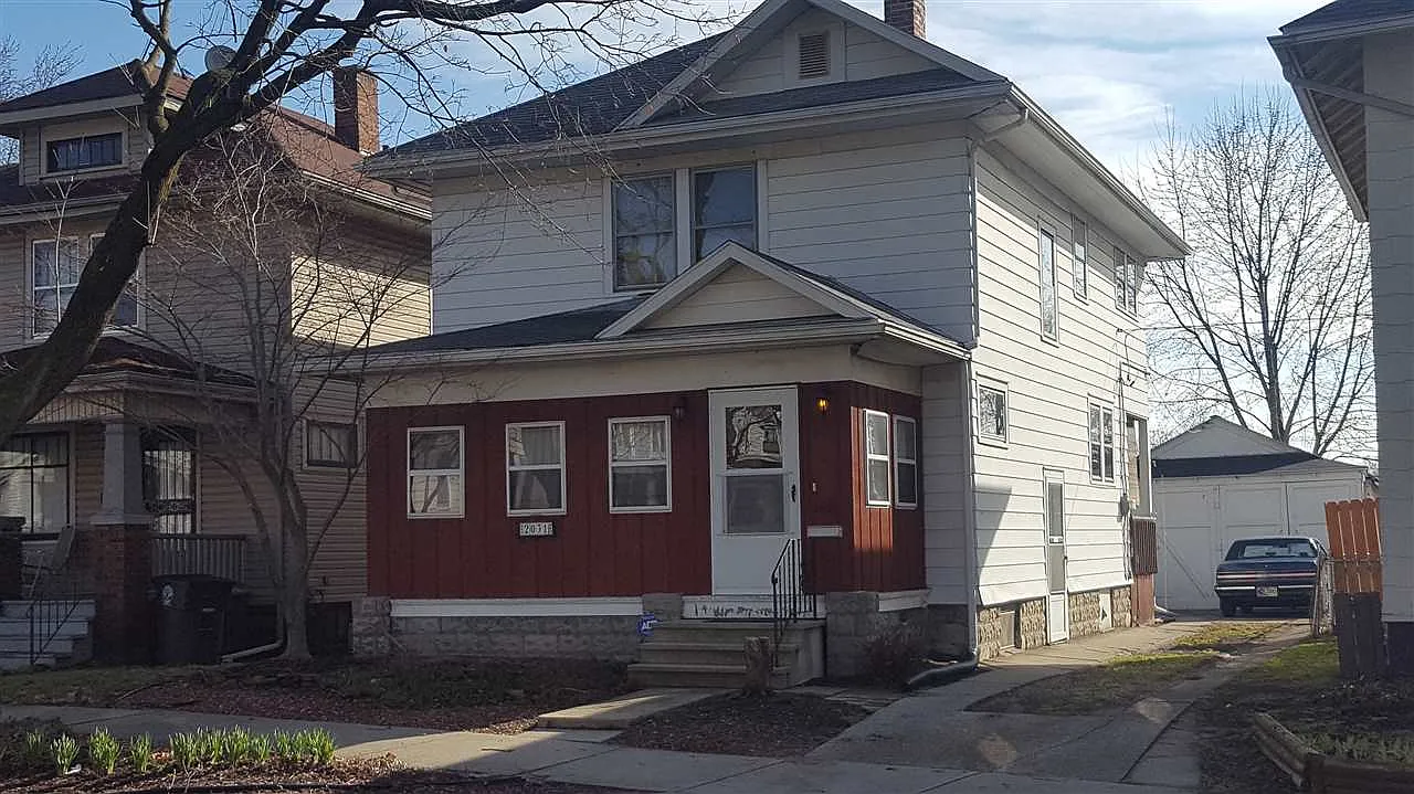 2031 Thompson Ave photo 1