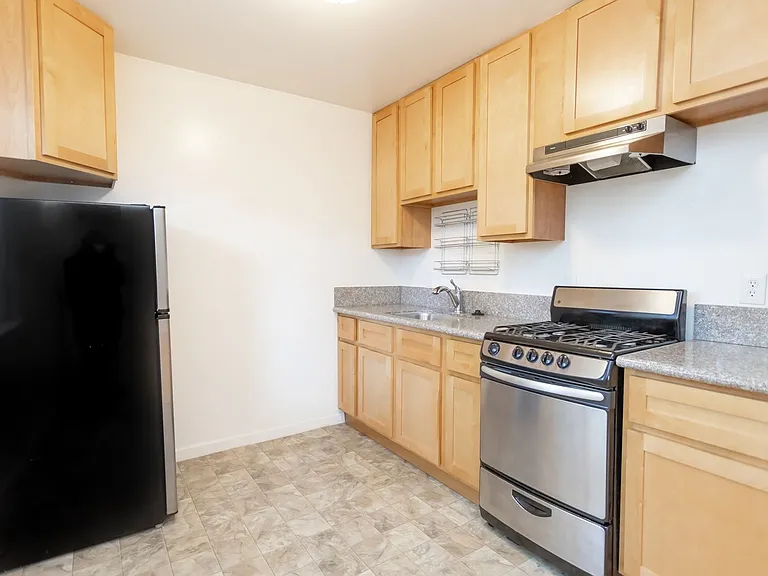 24 Linda Ave — Photo 3