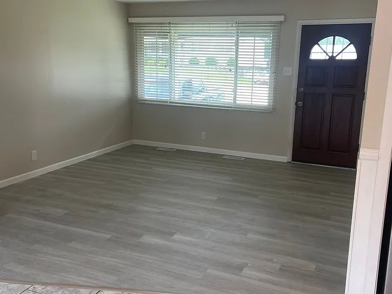 10944 Arctic Dr — Photo 3