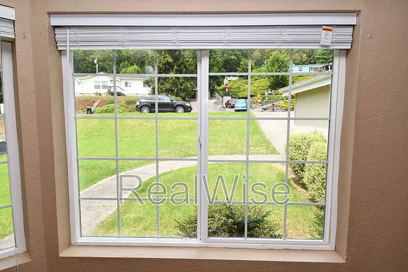 3 bed, 2.0 bath, 1456 sqft, $1,875 — Photo 4