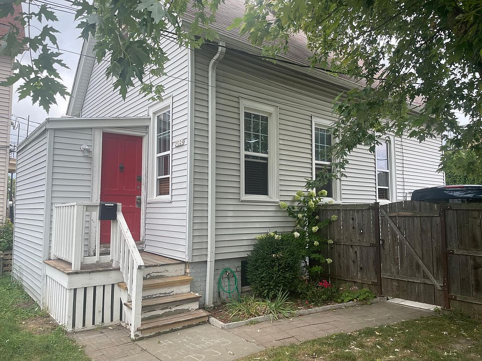 1st image of 2932A N Fratney St