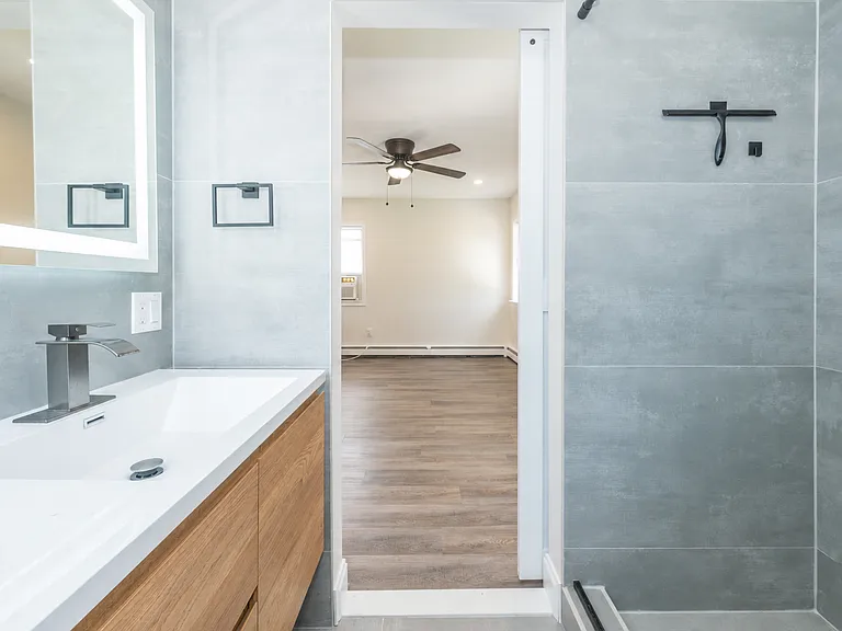 116 Lexington Ave — Photo 17
