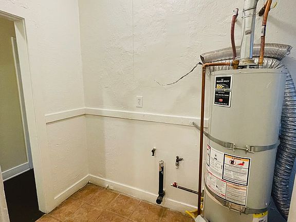 3rd image of 860 N Oxford Ave #860