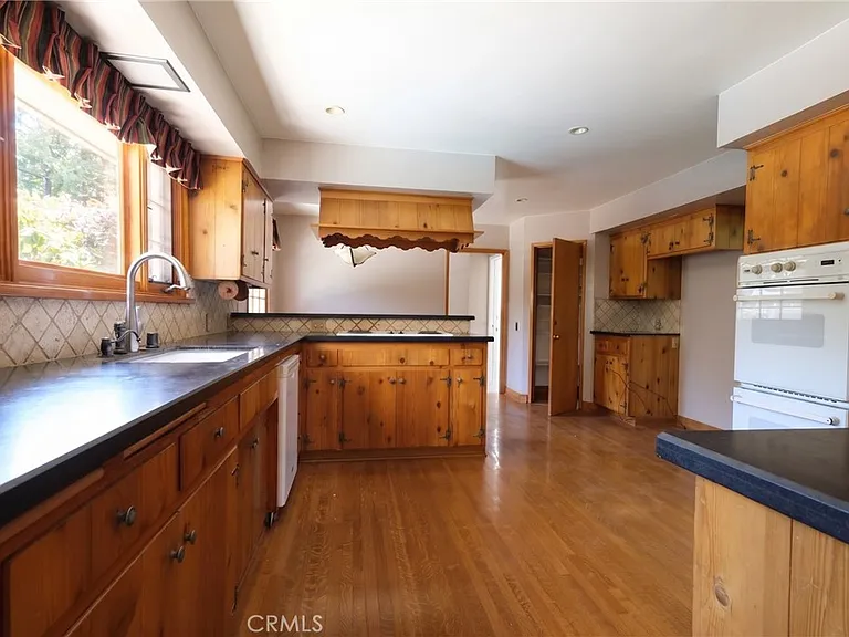 436 Stanford Dr — Photo 25