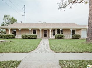 907 Gardenia Ln, Victoria, TX 77904