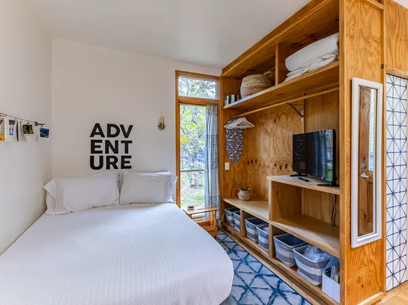 2909 E 16th St #2, Austin, TX 78702