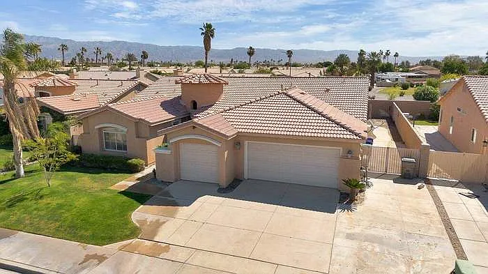 4 bed, 2476 sqft, $3,895 — Photo 3