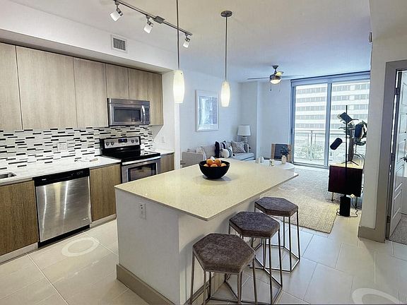 5th image of 200 S Biscayne Blvd #401