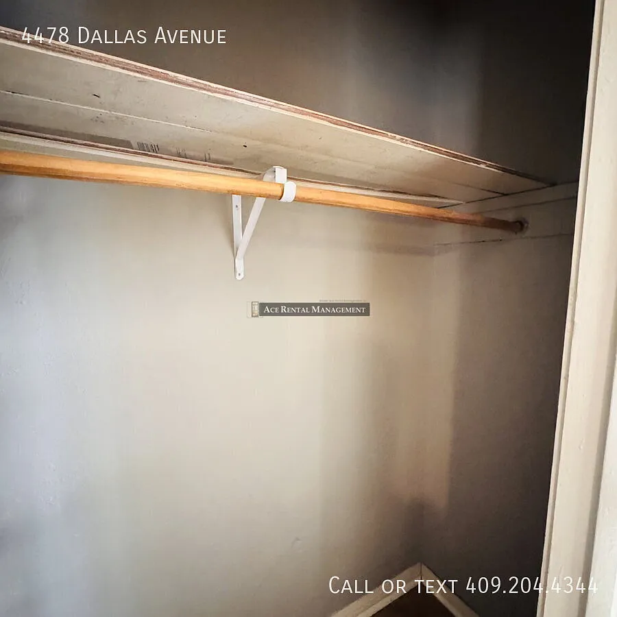2 Bedroom | 1 Bathroom Single Family Home located in the North end of Beaumont, TX is waiting for... — Photo 3