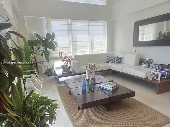 3rd image of 2400 SW 27th Ave #1