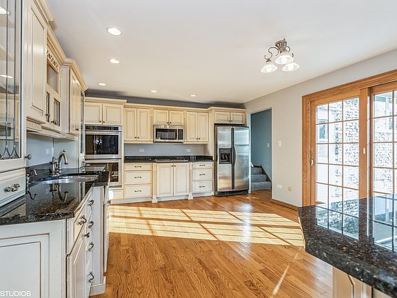 4th image of 9801 W Somerset Ln