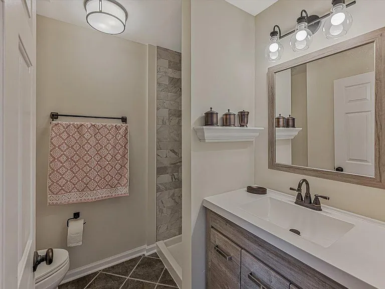 643 Huffine Manor Cir — Photo 16