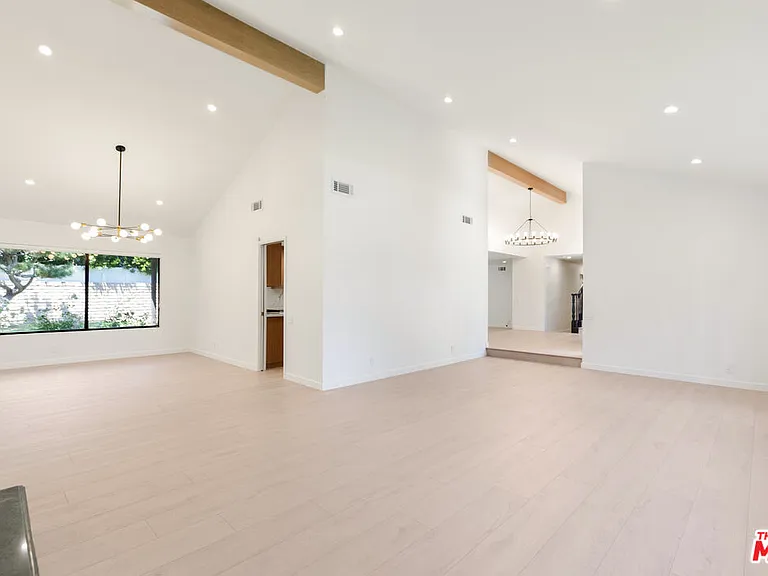 4933 Collett Ave — Photo 26
