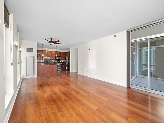 3rd image of 1250 S Michigan Ave APT 1301