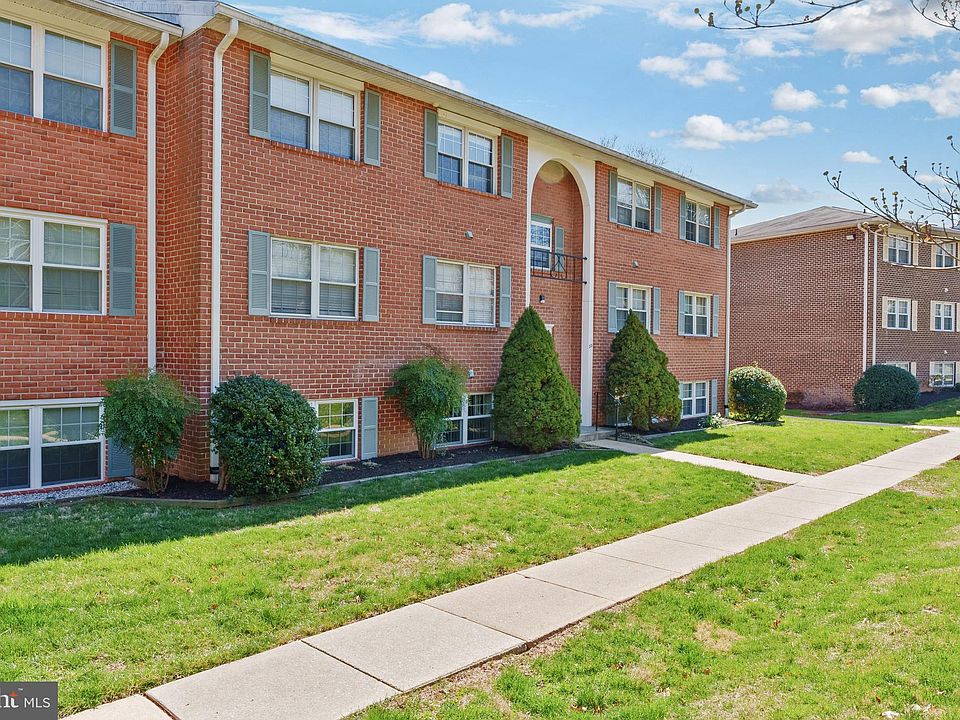 1st image of 221 Crocker Dr Unit B