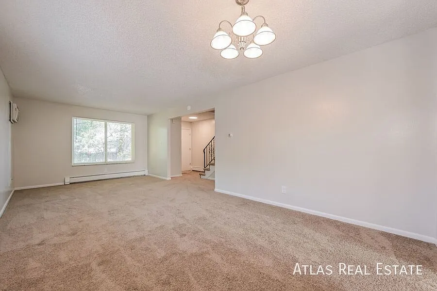 New Carpet And Paint! Bright & Updated In The Heart Of Littleton! — Photo 2