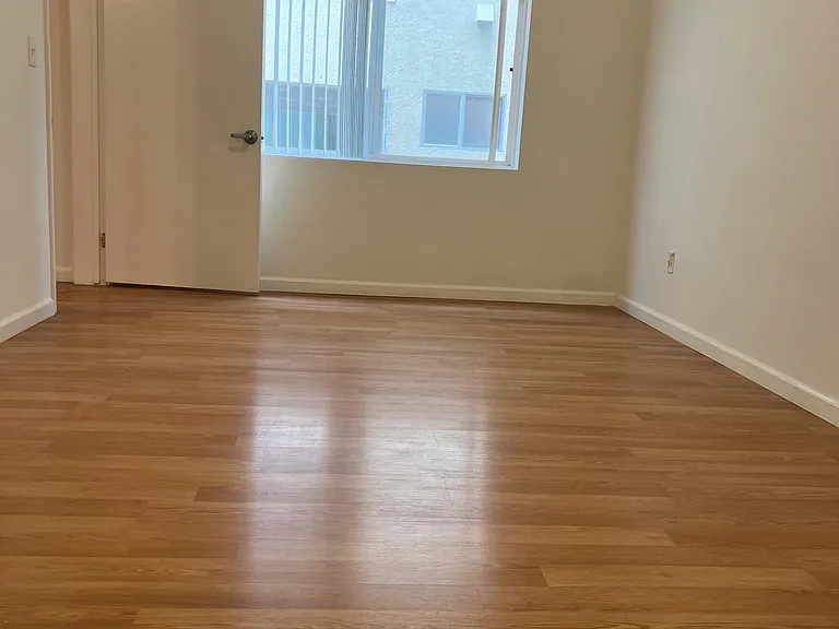 10756 Camarillo St — Photo 20