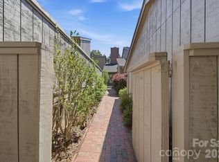 5136 Dunes Ct, Charlotte, NC 28226