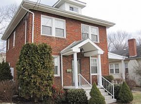 2nd image of 912 W Hillcrest Dr