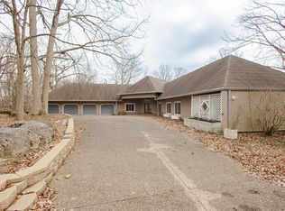 1550 E Pointe Club Dr, Bloomington, IN 47401