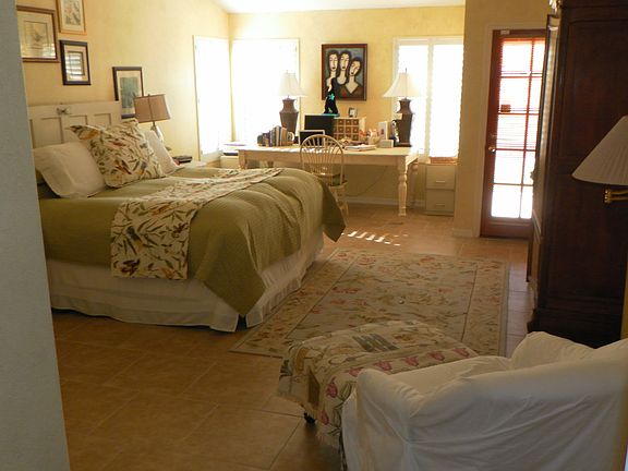 large master bed room