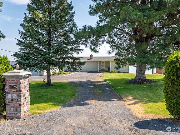 2nd image of 1075 Westshore Dr NE