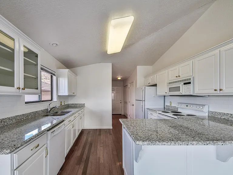 824 W Hampton Rd — Photo 8