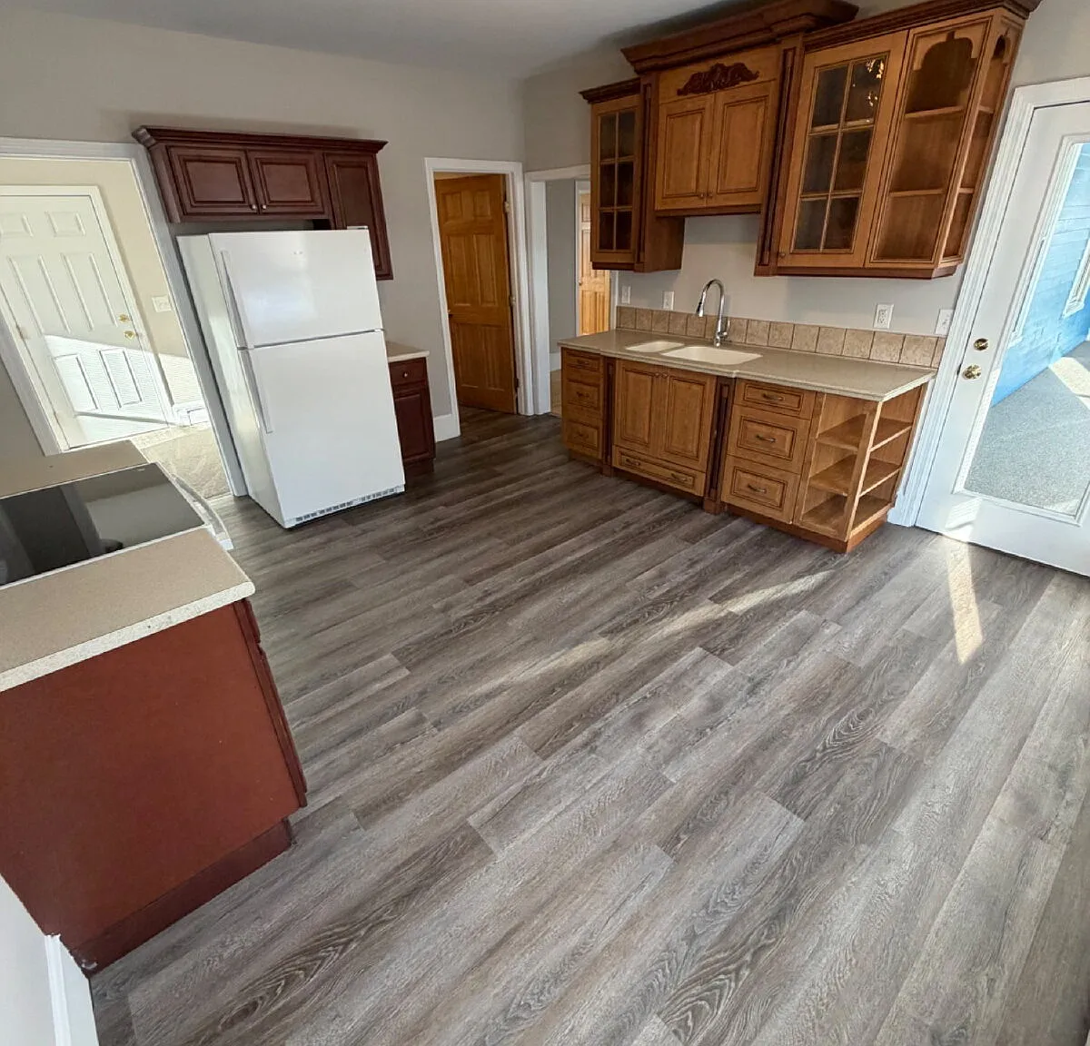 3 bed, 1.0 bath, 1002 sqft, $2,400 — Photo 1