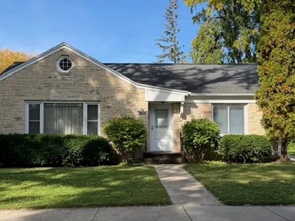 1036 S Roosevelt St, Green Bay, WI 54301