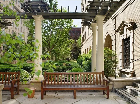 350 W 57th St APT 15D, New York, NY 10019