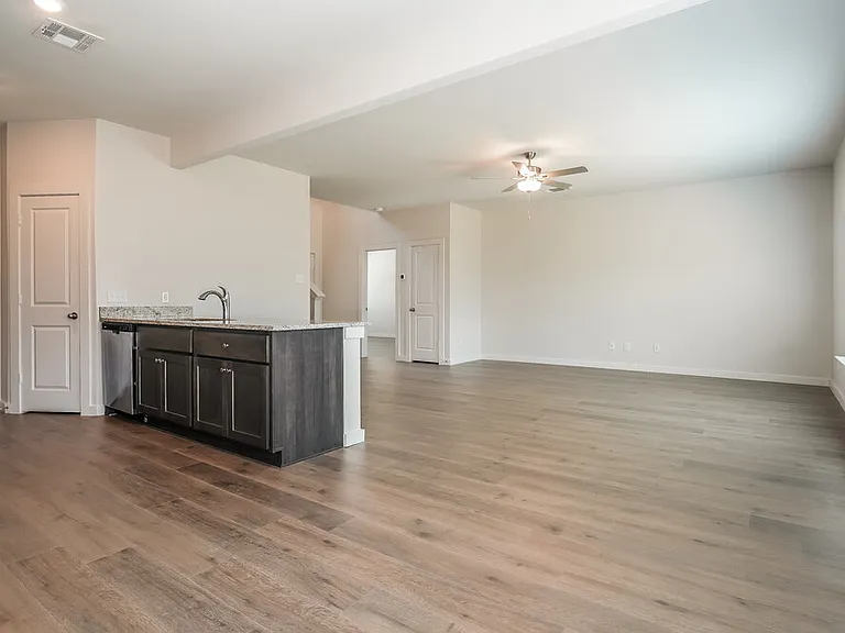 1540 Harvester Dr — Photo 6