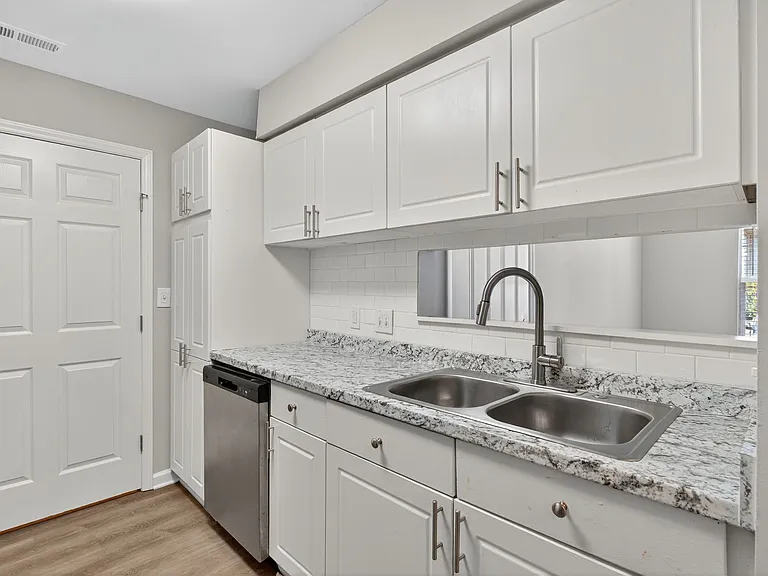 Nevin Place Apartments — Photo 14