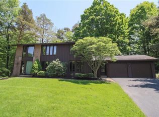 115 Wheelock Rd, Penfield, NY 14526