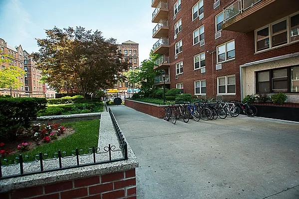 Rented by Living Room NY Corp | media 18