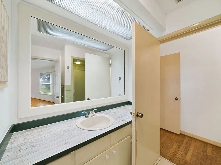 112 Sunway Dr — Photo 16