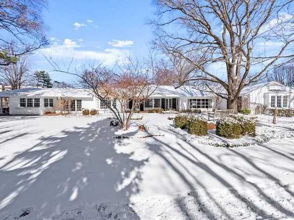 3500 W 102nd St, Leawood, KS 66206