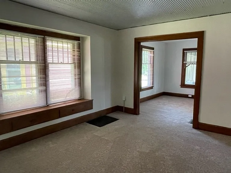 536 Pleasant St — Photo 6