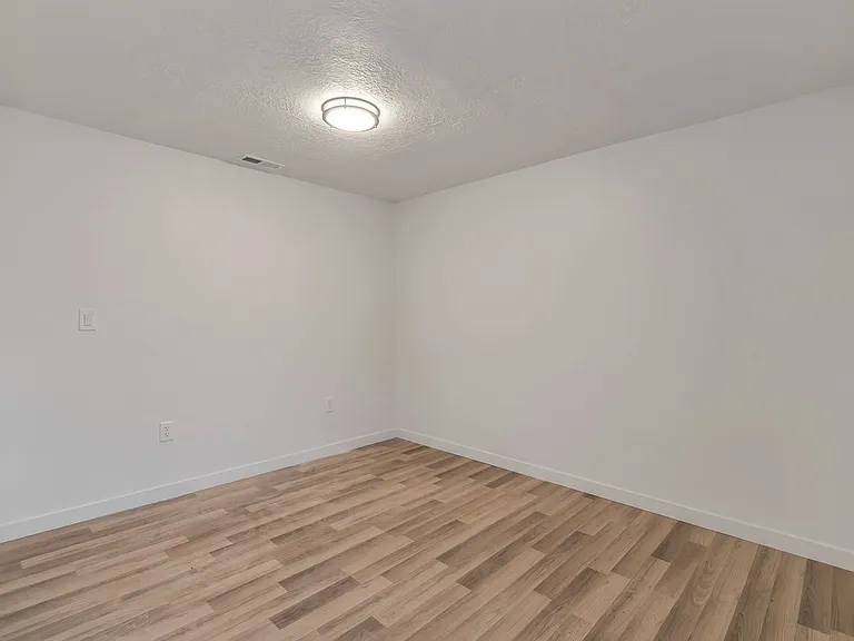 2638-2642 S 800 E — Photo 7