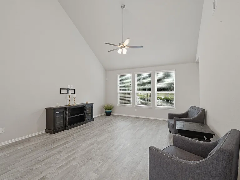 10602 Wagner St — Photo 6