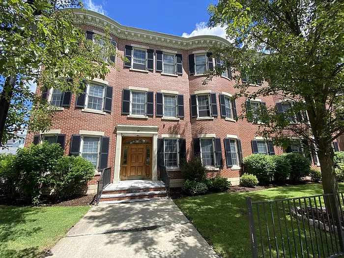 16 Brooks Park #8