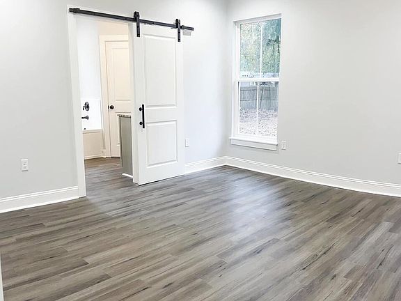 3rd image of 462 W 1st St