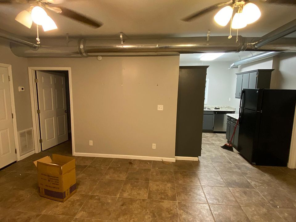 1st image of 515 Lupton Dr