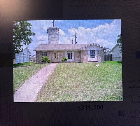 2nd image of 911 Meadow Mead Dr
