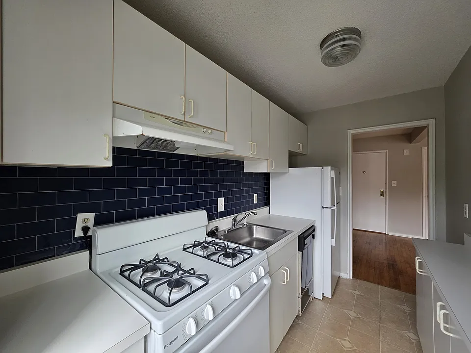 572 Whitney Ave #5-3